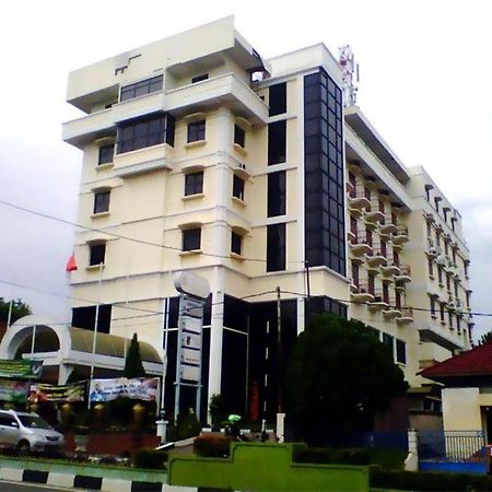 Pia Hotel Pangkalpinang Pangkalan Baru Esterno foto