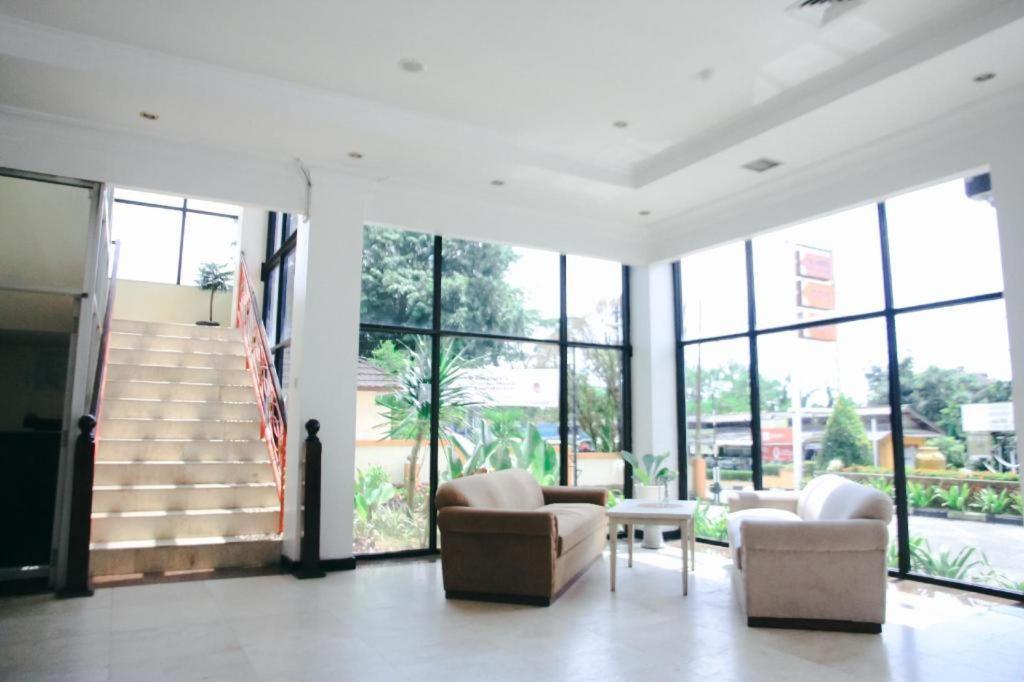Pia Hotel Pangkalpinang Pangkalan Baru Esterno foto