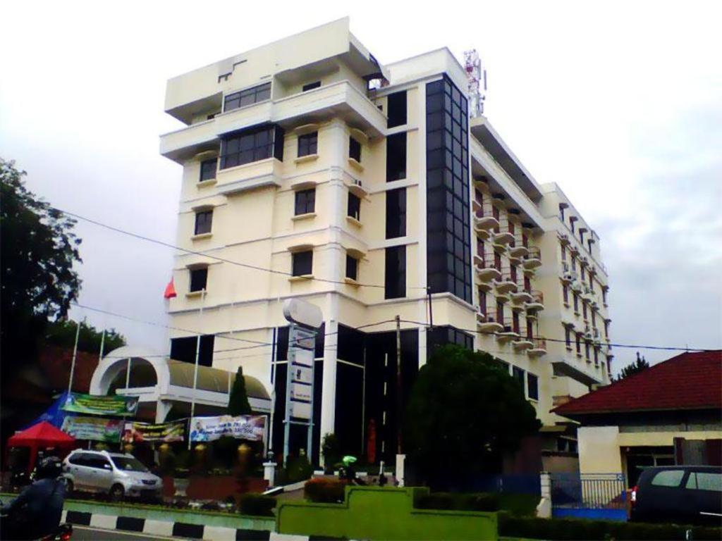 Pia Hotel Pangkalpinang Pangkalan Baru Esterno foto