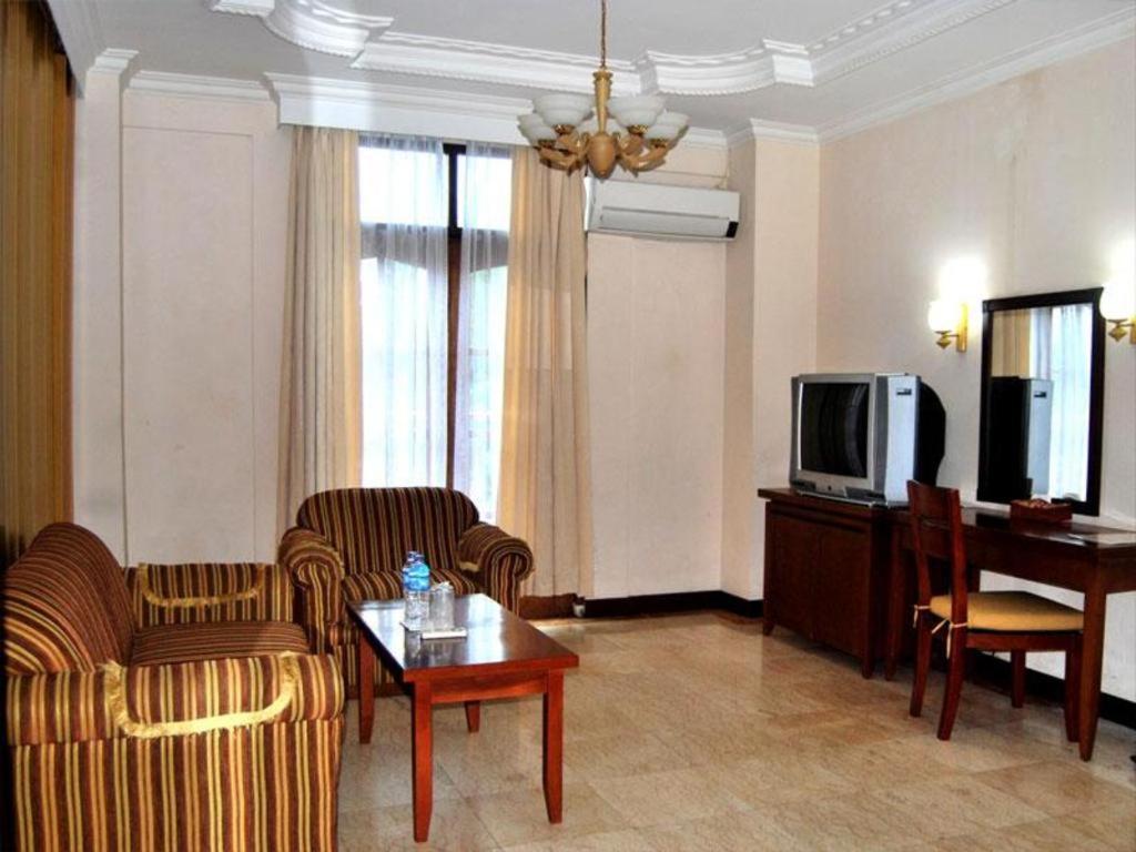Pia Hotel Pangkalpinang Pangkalan Baru Esterno foto