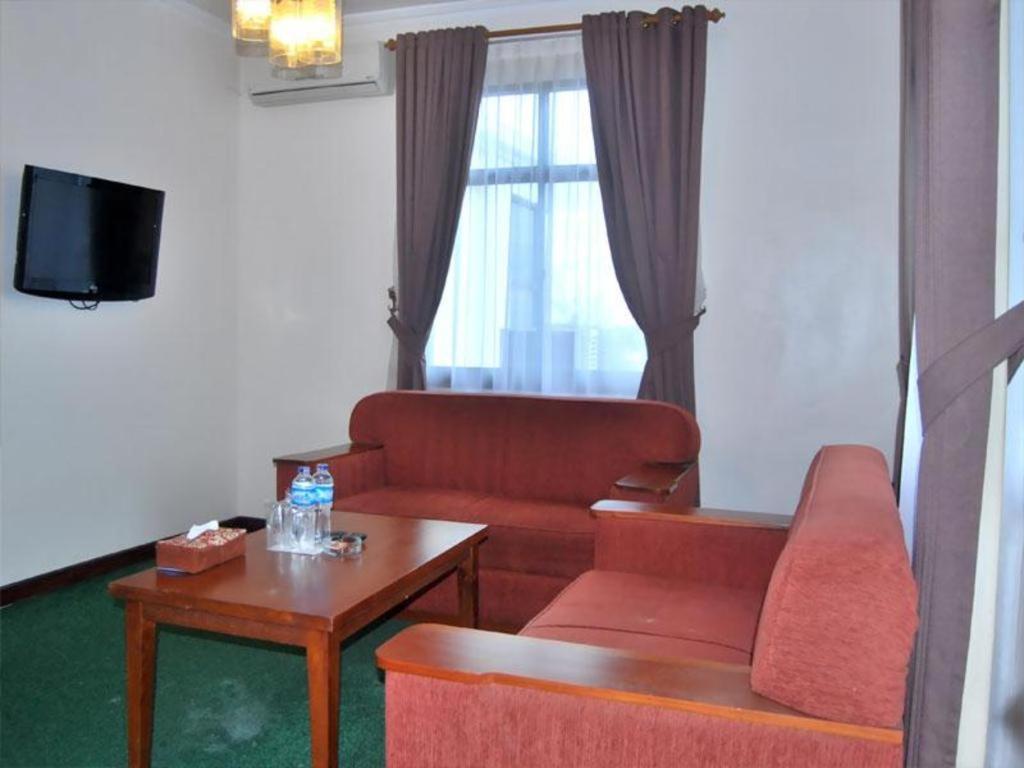 Pia Hotel Pangkalpinang Pangkalan Baru Esterno foto